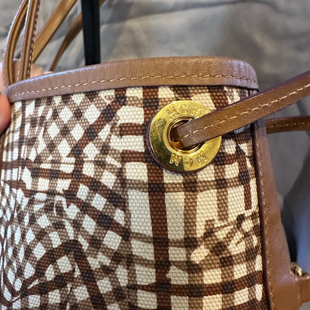 MCM Brown Leather Reversible Tote with Monogram Pattern Medium Size - Picture 6 of 10